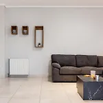 Spacious 3-bedroom With Wifi, Ac In Charming Kalamaria - Mountain View * Tesalónica