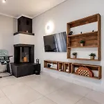 Spacious 3-bedroom With Wifi, Ac In Charming Kalamaria - Mountain View Apartamento *