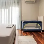 Spacious 3-bedroom With Wifi, Ac In Charming Kalamaria - Mountain View Tesalónica