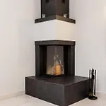 Spacious 3-bedroom With Wifi, Ac In Charming Kalamaria - Mountain View * Tesalónica