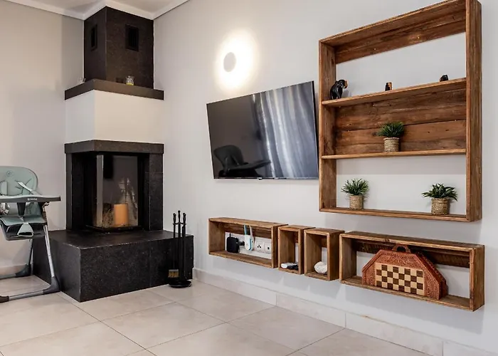 Spacious 3-bedroom With Wifi, Ac In Charming Kalamaria - Mountain View Lejlighed *