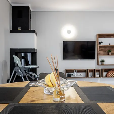 Spacious 3-bedroom With Wifi, Ac In Charming Kalamaria - Mountain View Selanik