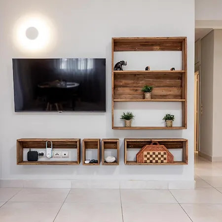 Spacious 3-bedroom With Wifi, Ac In Charming Kalamaria - Mountain View *