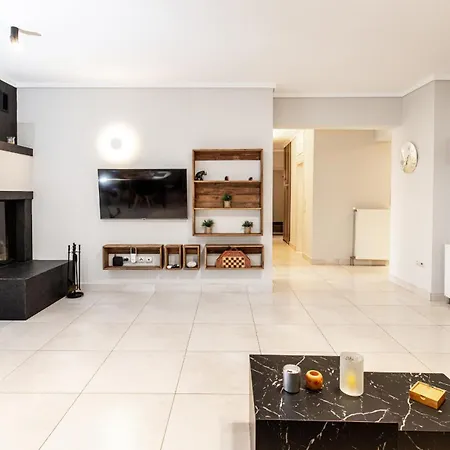 Spacious 3-bedroom With Wifi, Ac In Charming Kalamaria - Mountain View *