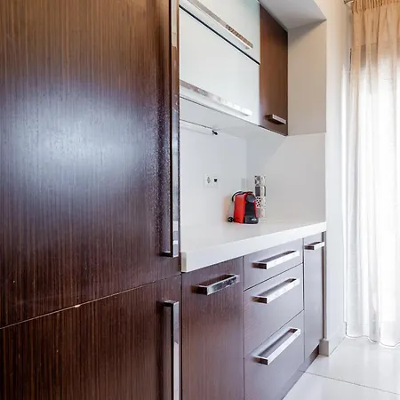 Spacious 3-bedroom With Wifi, Ac In Charming Kalamaria - Mountain View *