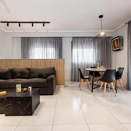 Spacious 3-bedroom With Wifi, Ac In Charming Kalamaria - Mountain View Apartmán Soluň