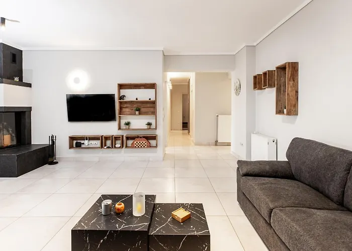 Spacious 3-bedroom With Wifi, Ac In Charming Kalamaria - Mountain View *