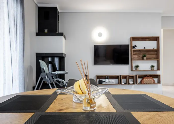 Spacious 3-bedroom With Wifi, Ac In Charming Kalamaria - Mountain View Tesalónica