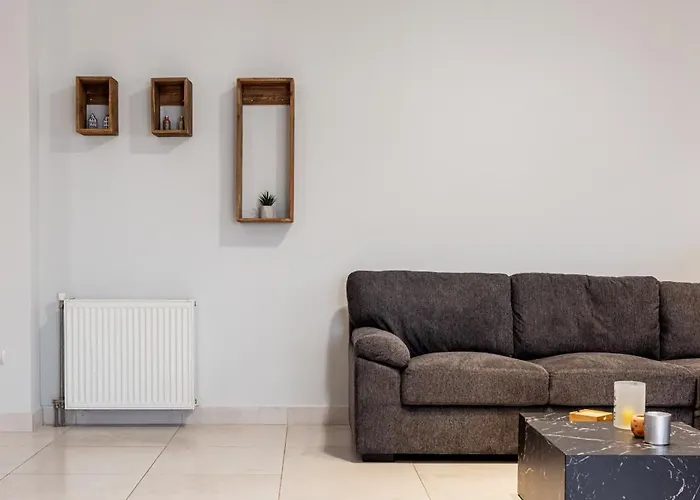 Spacious 3-bedroom With Wifi, Ac In Charming Kalamaria - Mountain View * Tesalónica