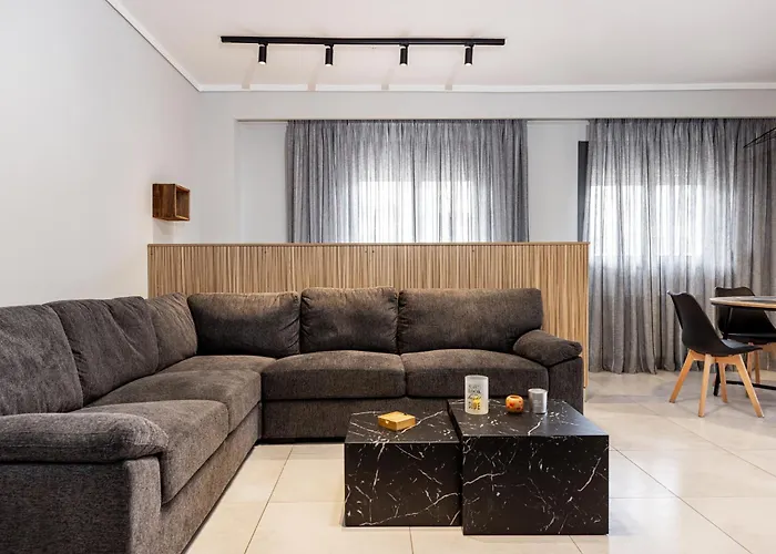 Spacious 3-bedroom With Wifi, Ac In Charming Kalamaria - Mountain View *