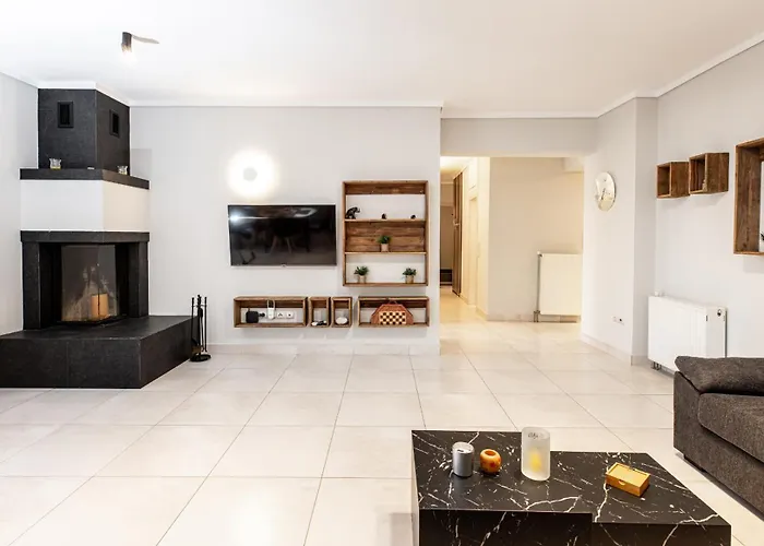 Spacious 3-bedroom With Wifi, Ac In Charming Kalamaria - Mountain View *