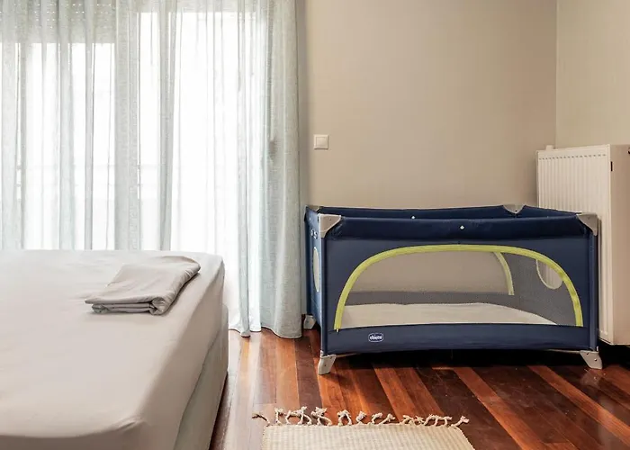 Spacious 3-bedroom With Wifi, Ac In Charming Kalamaria - Mountain View Tesalónica