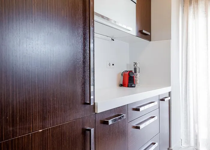 Spacious 3-bedroom With Wifi, Ac In Charming Kalamaria - Mountain View *