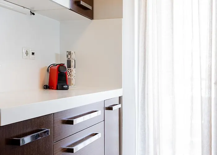 Spacious 3-bedroom With Wifi, Ac In Charming Kalamaria - Mountain View