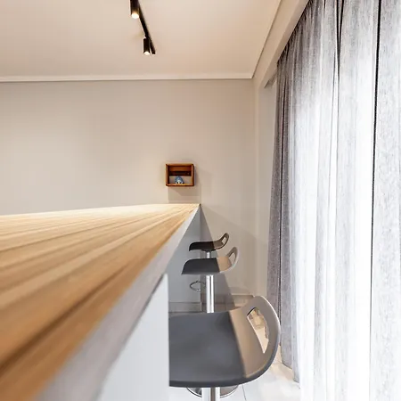 Spacious 3-bedroom With Wifi, Ac In Charming Kalamaria - Mountain View Appartement *